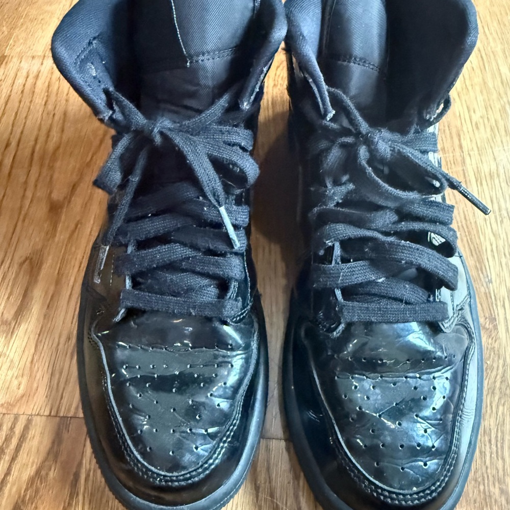 Nike. Air Jordan 1 Mid Patent SE 'Triple Black'. Size 8.5. - Picture 10 of 11